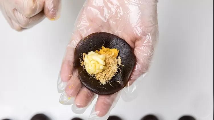 打卡网红仙豆糕香甜软糯的真好吃,网红糕点仙豆糕