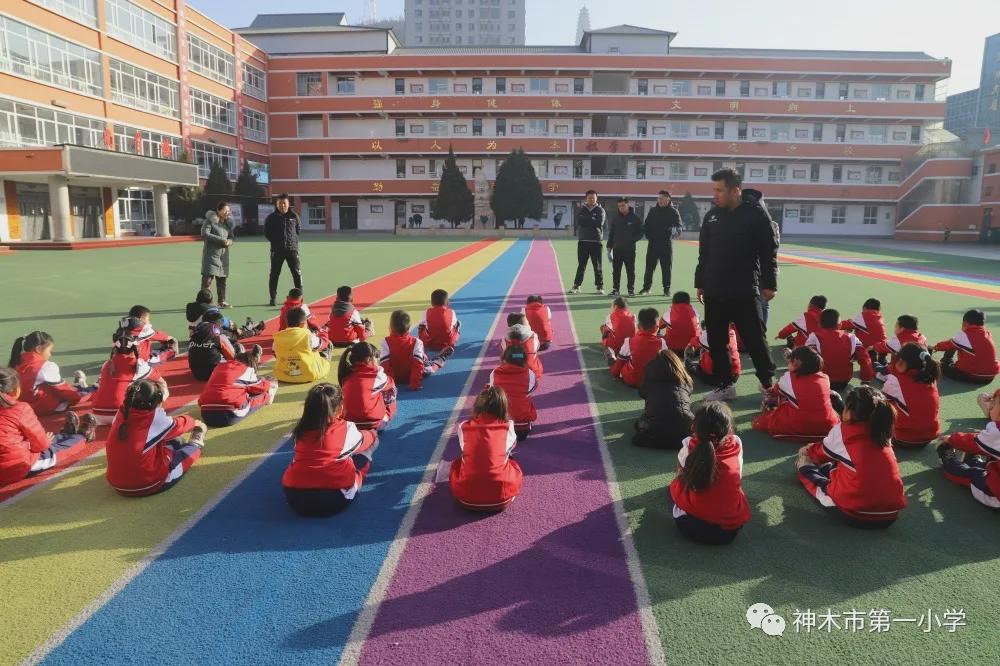 神木第一小学拔河比赛,小学体育优质课简报