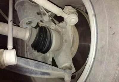 汽车刹车时出现顿挫感是什么原因,汽车刹车的时候抖动是什么原因