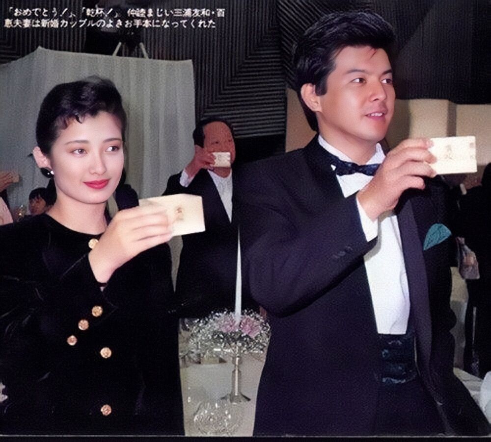 山口百惠当年的穿搭有多受欢迎,山口百惠年轻时微笑图片