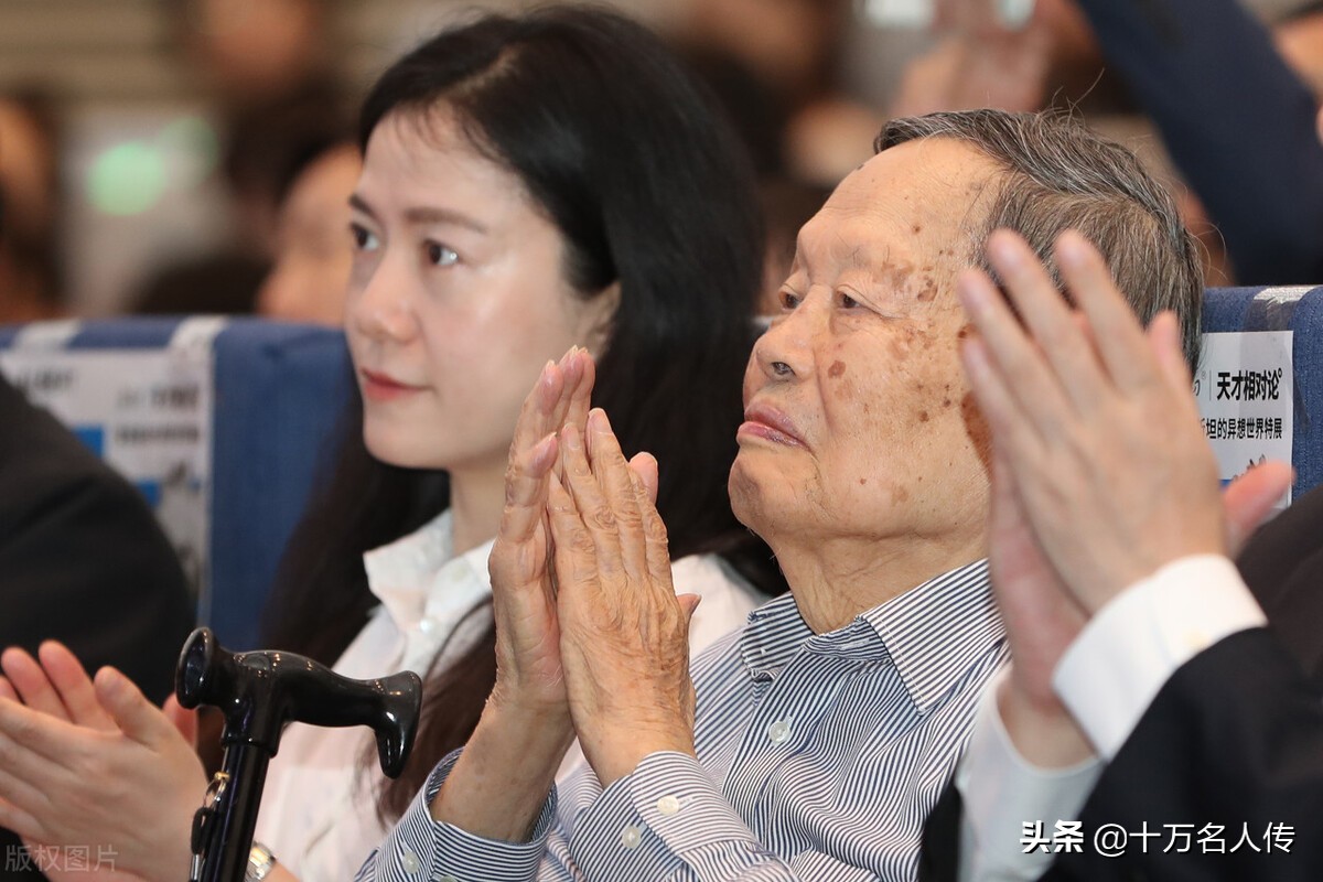 杨振宁的艰难求学,杨振宁怎样看待外界的非议