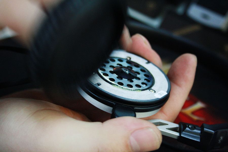 耳机的线怎么重新接,断线怎么接线不伤线