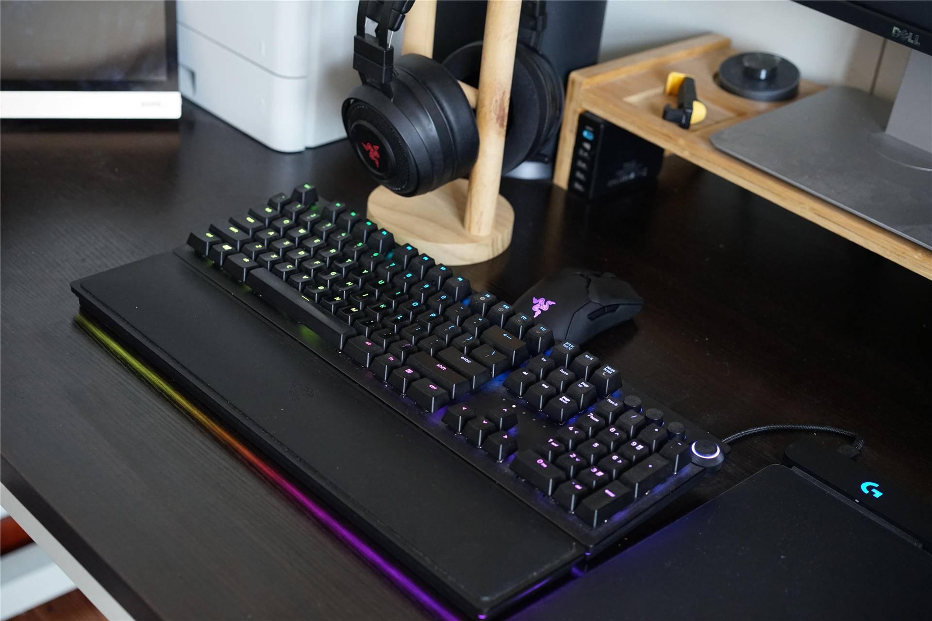 大家觉得我这一桌子东西怎么样？老黄的2020年桌面分享