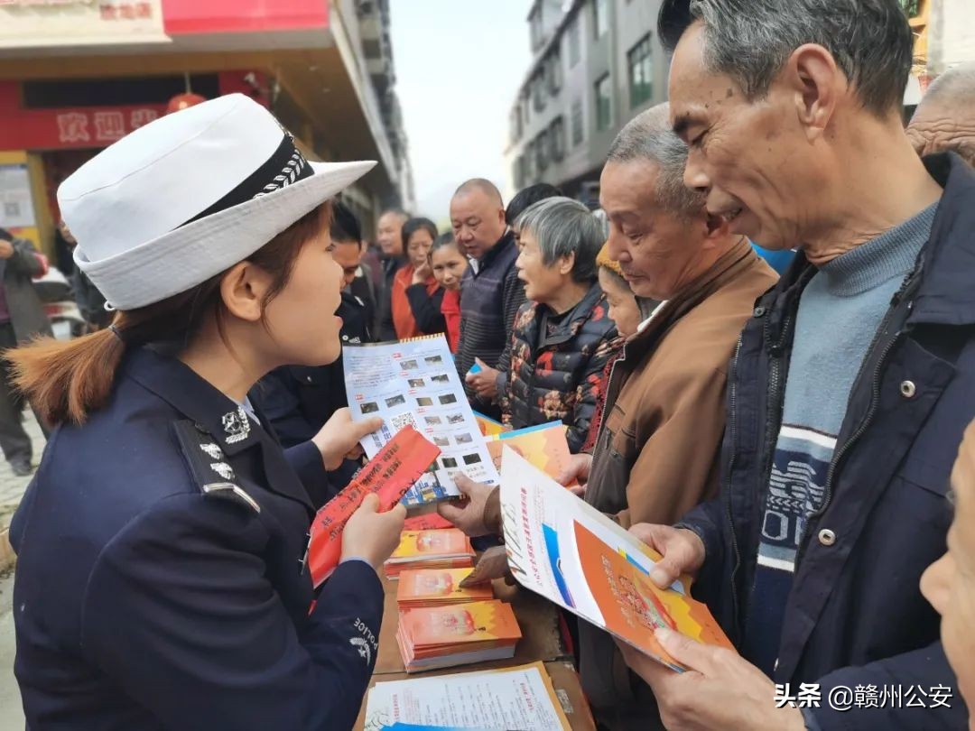 【我为群众办实事】逃犯网吧被带走,再推便民措施……赣州警方在行动!