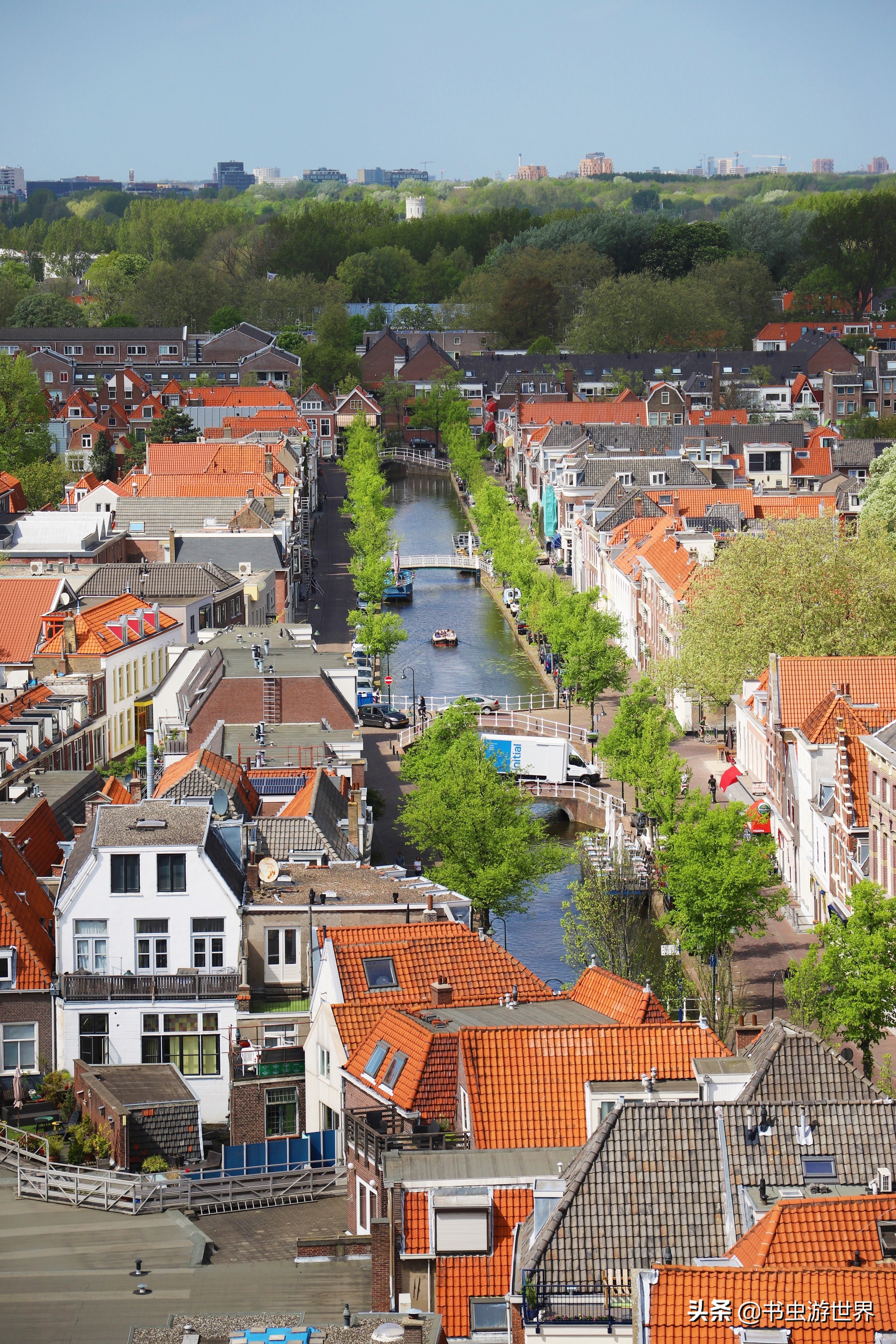 登上108米钟楼俯瞰13世纪古城，荷兰国父为何选择在这里安葬