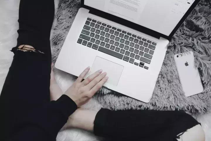 羊毛地毯和混纺地毯如何选择,超细纤维和羊毛混纺地毯哪个好