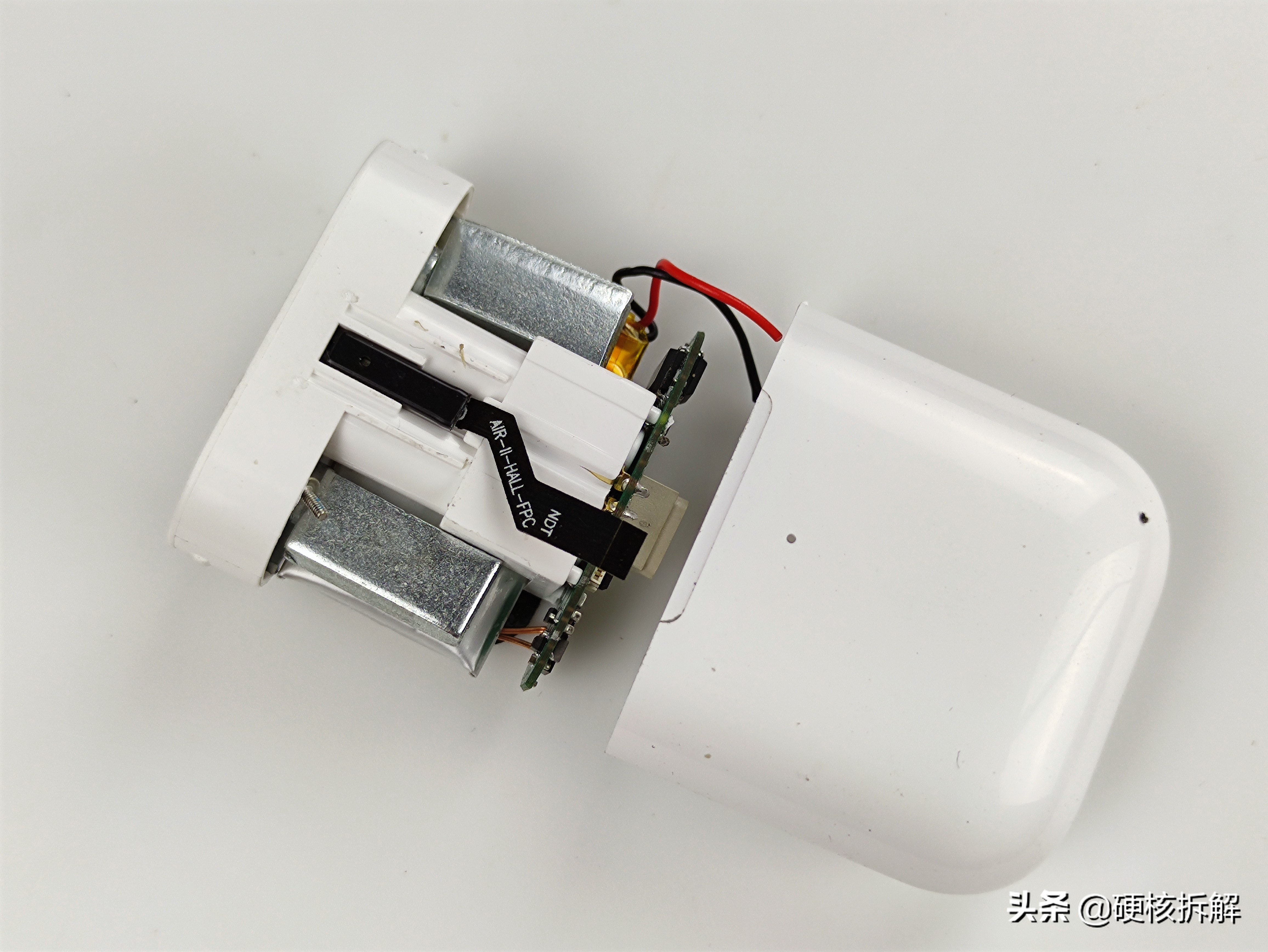 苹果耳机拆盒真假辨别airpods三代,华强北airpodspro耳机和正品对比