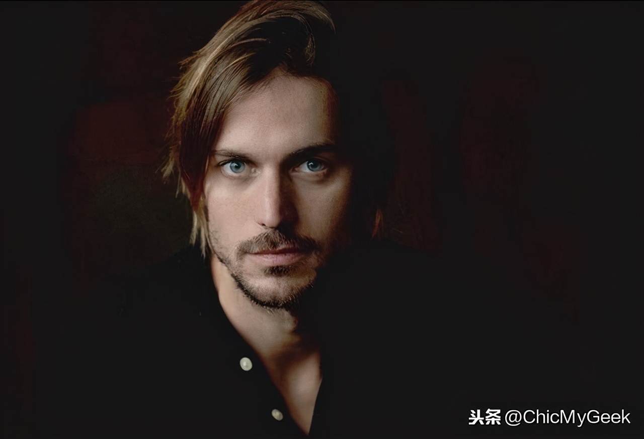 艾米丽在巴黎女主最后跟谁在一起,艾米丽在巴黎主演是谁