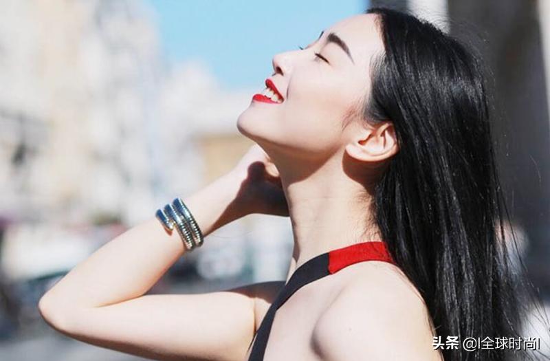 模特中国风妆容端庄大气,古典中国风水墨服装走秀