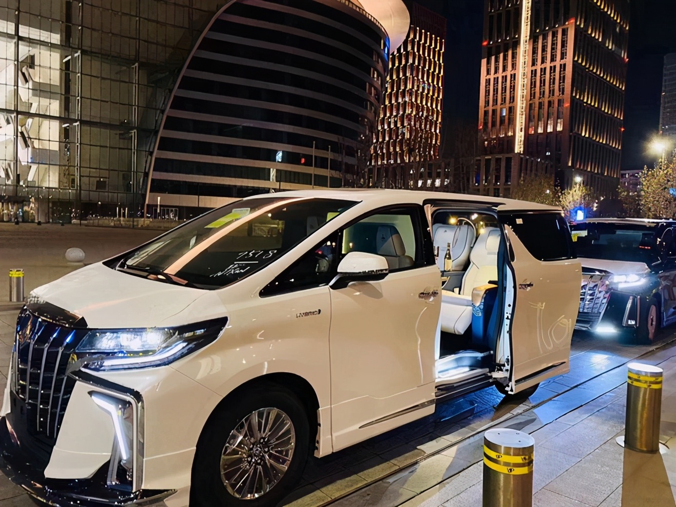 埃尔法丰田香港报价,丰田埃尔法为何能卖到100多万