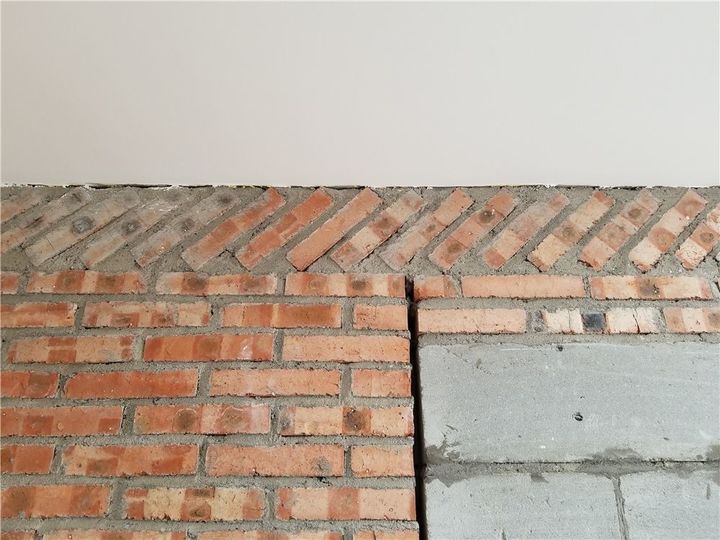 自建房承重梁下砌墙怎么做不裂缝,入住后墙体空鼓了怎么办