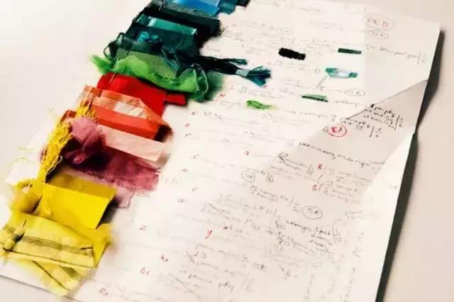 爱马仕丝巾贵的原因,爱马仕丝巾白标和黑标区别