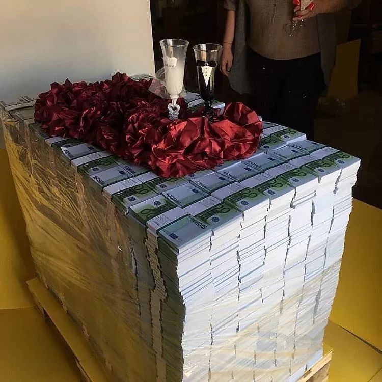 女人为什么总是爱买衣服,爱买衣服的女人有多好配音