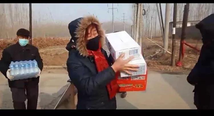 抗疫战斗党旗飘扬,抗击疫情坚守岗位的报道