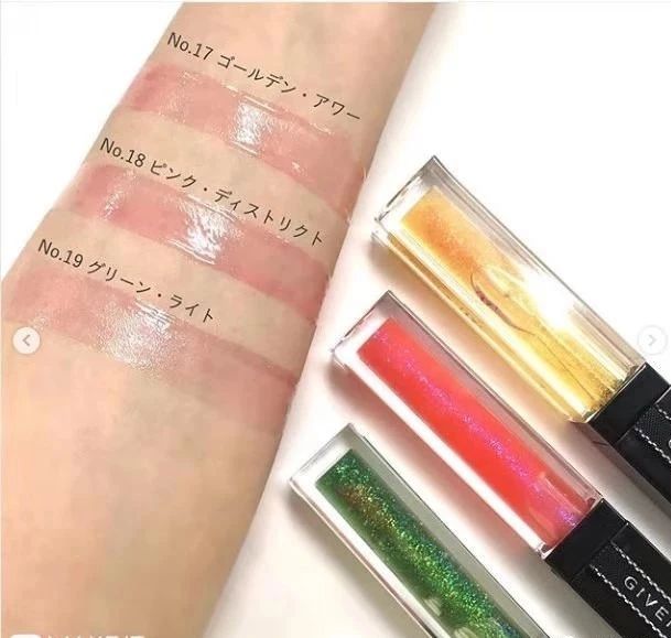 这个该死的女人也太会卖彩妆了吧,唱歌恐怕才是她的副业