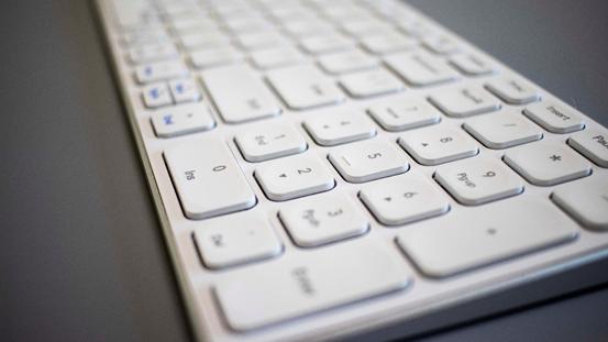 无线键盘推荐雷柏e9350g,雷柏键盘e9350g如何看充电完成