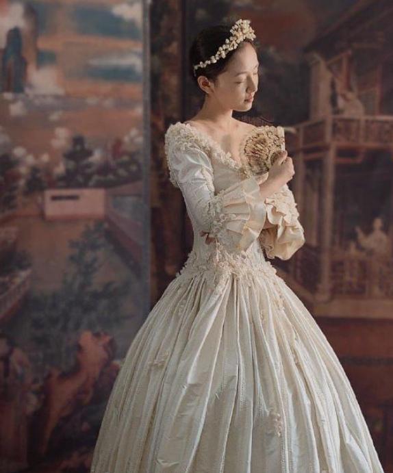 吴倩红色公主裙,吴倩乘风破浪裙子