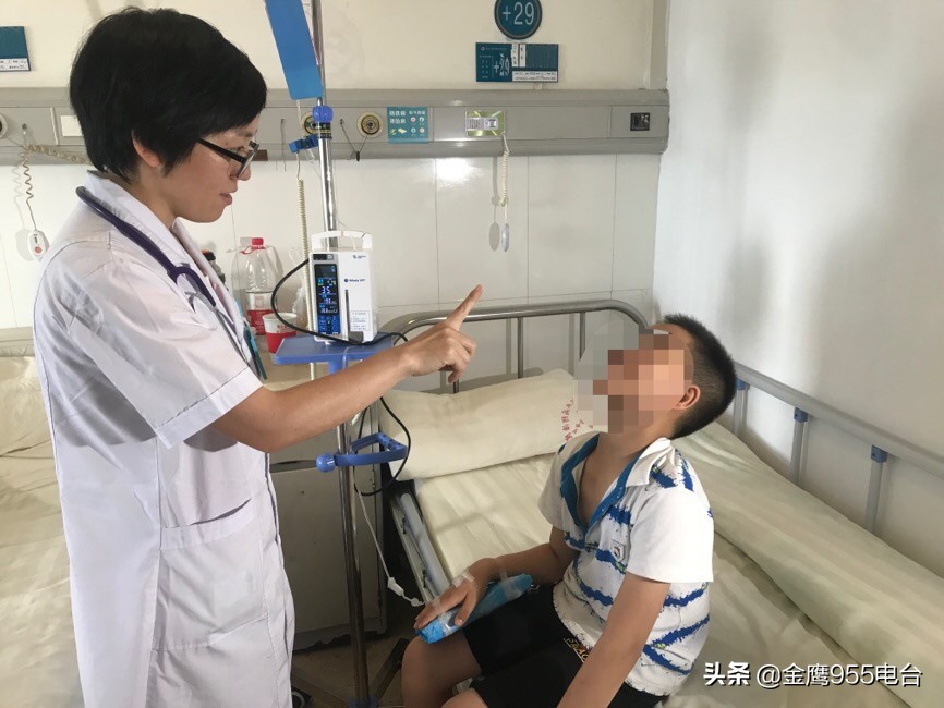 家长注意了!男孩不慎摔倒温度计插入眼眶三年驱汞治疗仍有残余