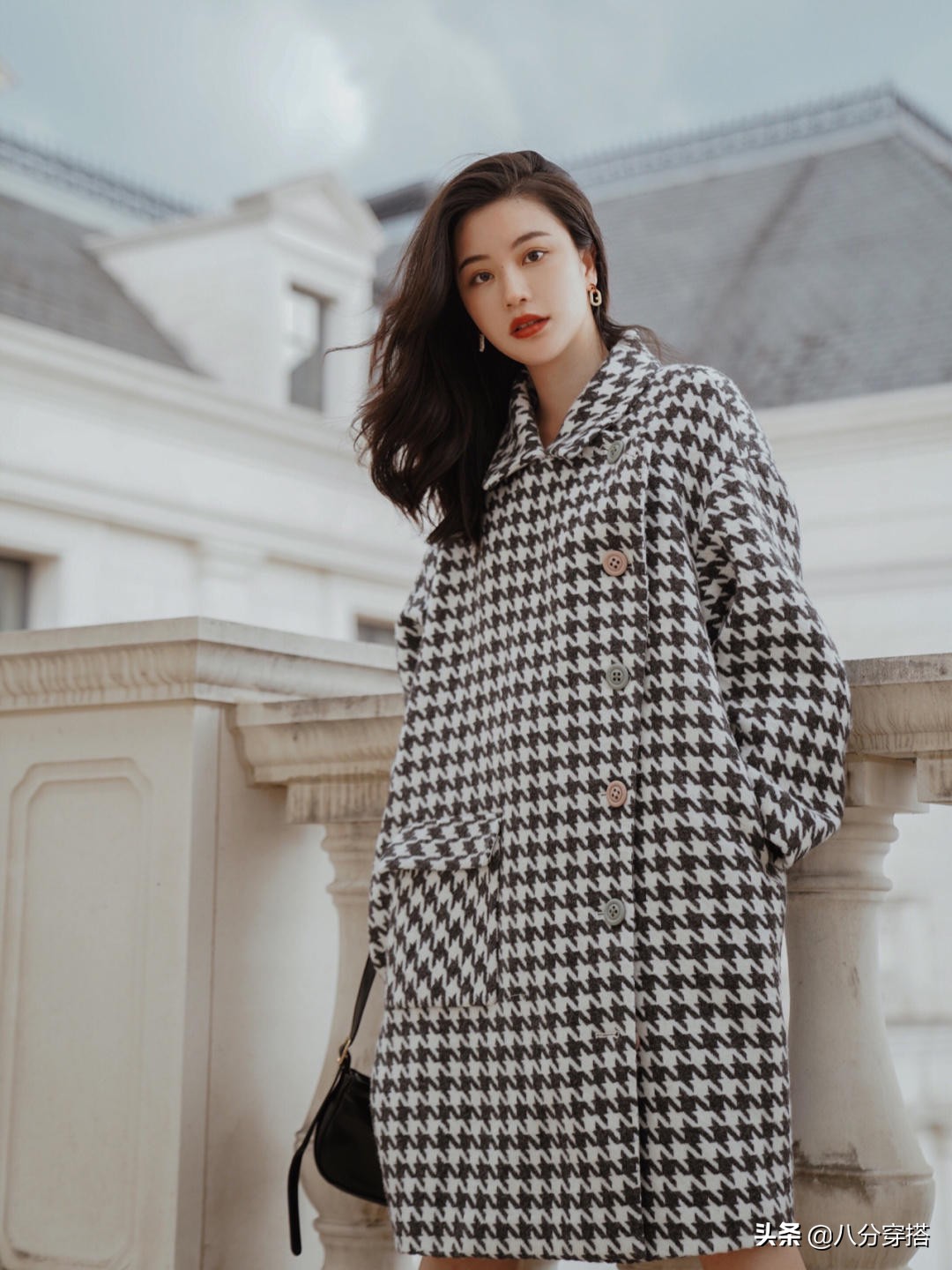 今年“千鸟格大衣”火了，建议选这几种，照穿不出错，保暖洋气