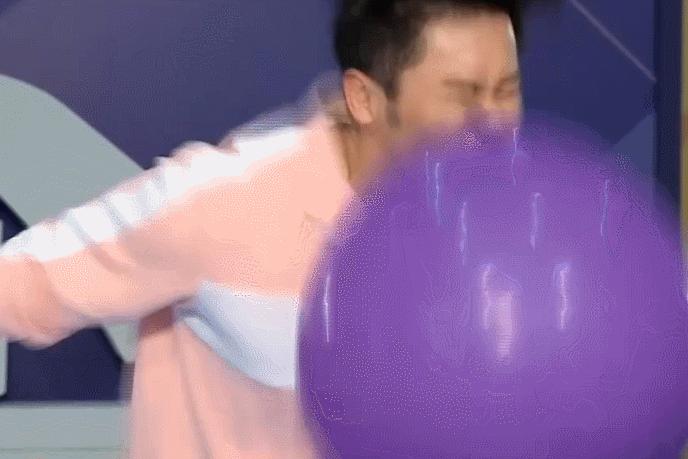 奔跑吧撕名牌李晨vs黑衣人,奔跑吧李晨暴扣最后赢得比赛