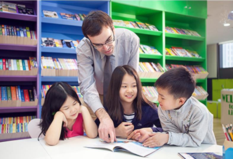 花几万元上英语精读课，不如尝试一下这套书