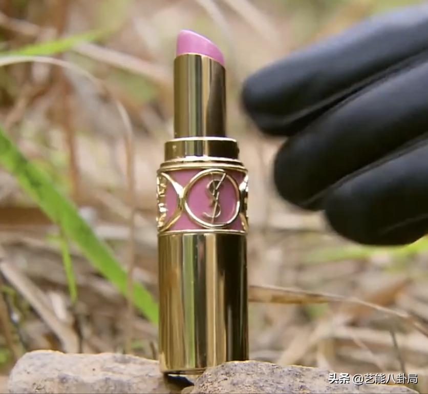 你见过杀鬼子前要涂YSL圆管的*击狙**手吗？