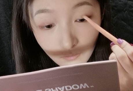 橘朵沙漠玫瑰眼影大地色眼妆教程,怎样用3ce大地色眼影盘画眼妆