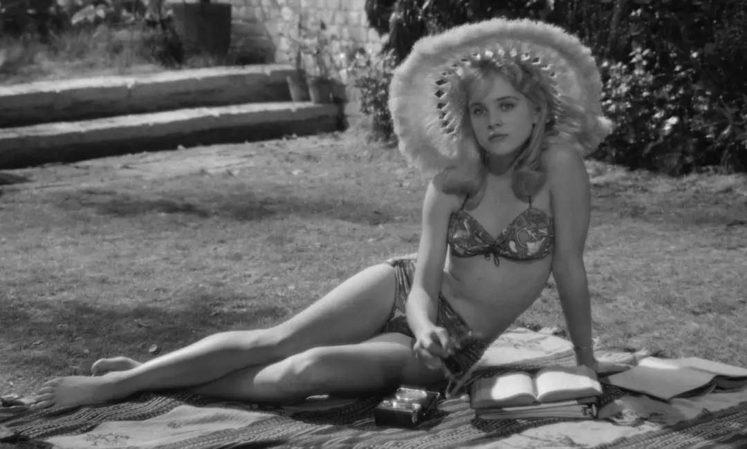 洛丽塔纯白色的女孩儿,洛丽塔2岁女孩