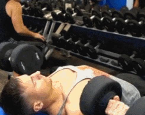 想让胸肌变好看怎么做,想让胸肌更饱满应该练习什么