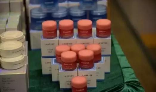 香港查获高仿化妆品,香港海关假化妆品