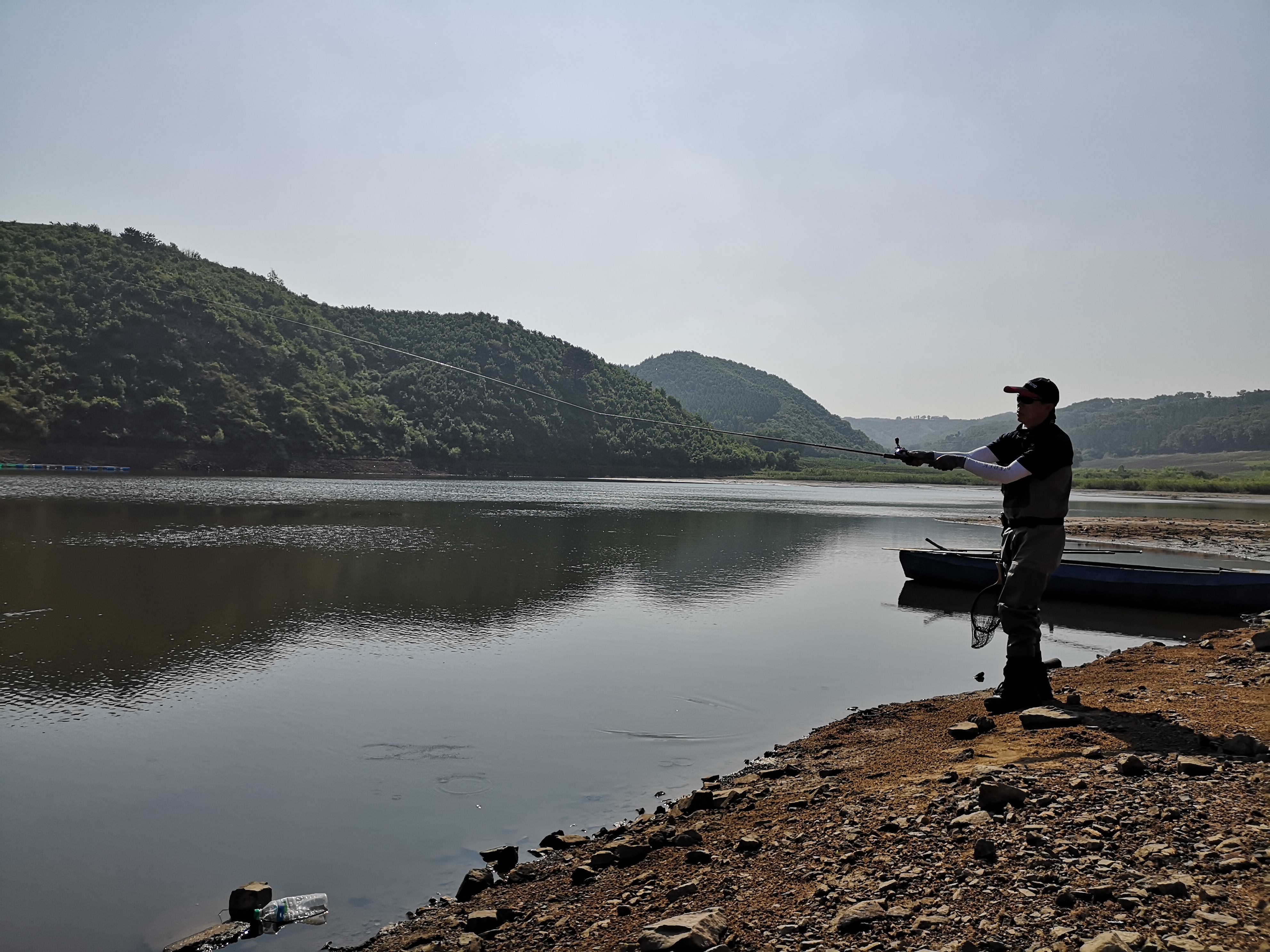 很惬意的路亚钓鱼,房车路亚野钓
