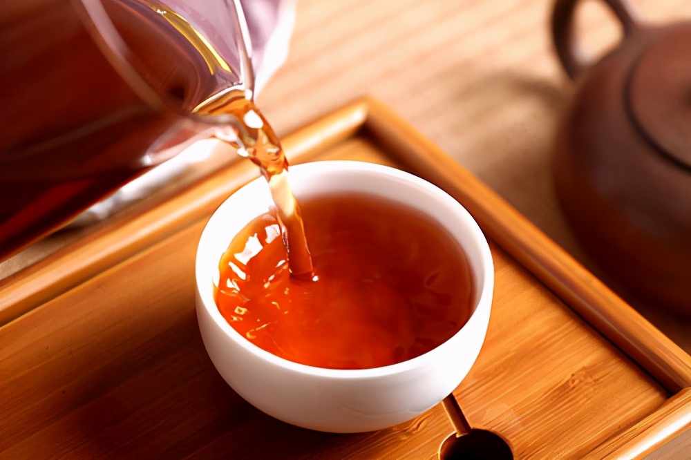 如何挑选云南大厂普洱茶饼,如何选购一款合适的普洱茶