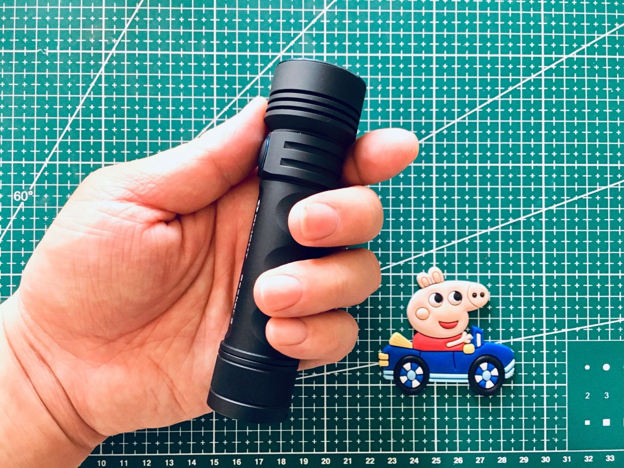 傲雷探索家2手电筒评测,傲雷强光手电筒测评