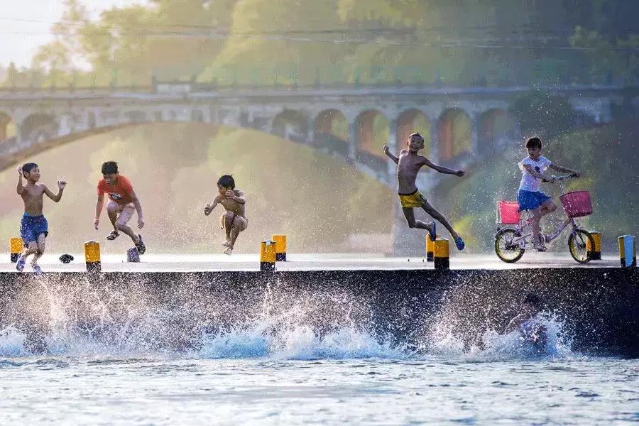 街拍夏日里小姐姐就是任性,夏日任性天气