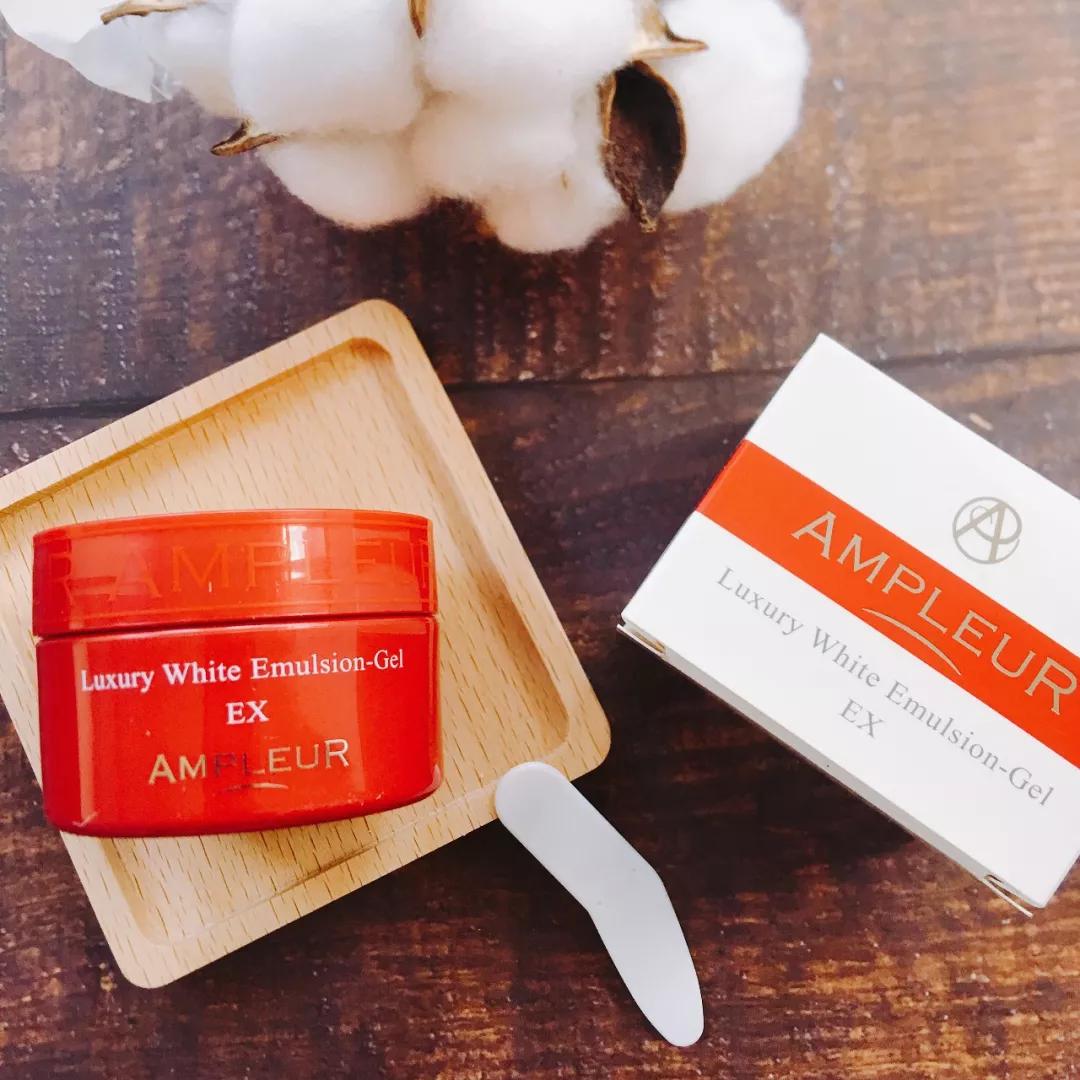 ifer评测官｜25岁素颜像高中生，好好护肤真的有用