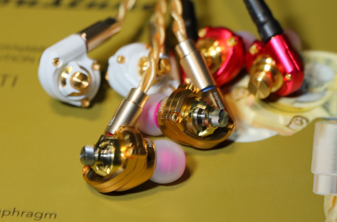 焕开箱丨冷门动圈日本AcoustuneHS1655CU1695Ti耳机两连开