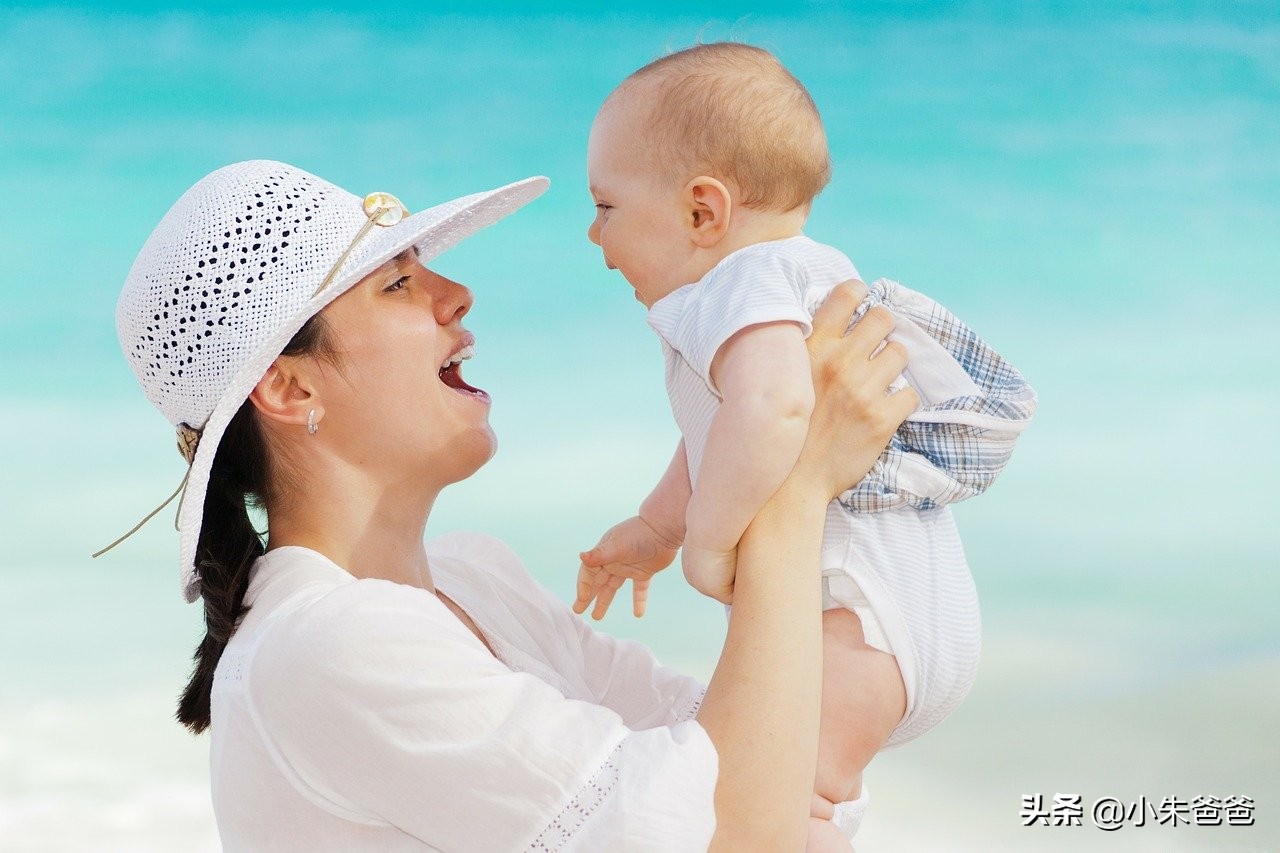 宝宝吐奶的8个原因及解决办法,新生儿奶瓶喂奶后怎样避免吐奶