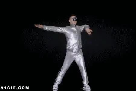 跳舞四肢僵硬不协调怎么办,想学跳舞身体太僵硬怎么办