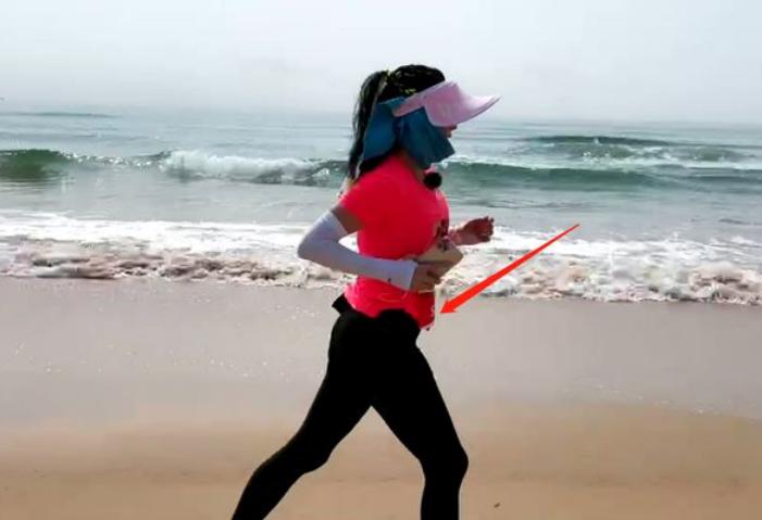 40岁张柏芝又被传怀四胎?侧面肚子凸出明显,穿紧身衣很像个孕妇