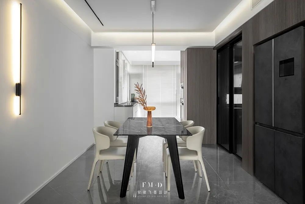 无主灯客厅无磁吸灯灯光布局,无主灯和磁吸轨道灯搭配