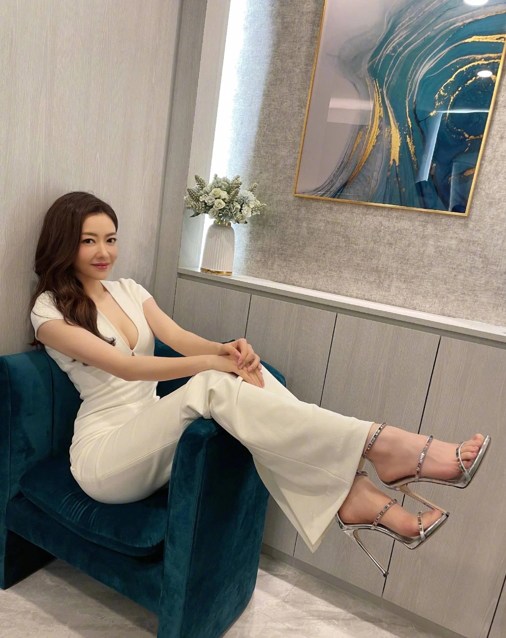 与郭富城分手后的熊黛林活出自我,熊黛林成长视频