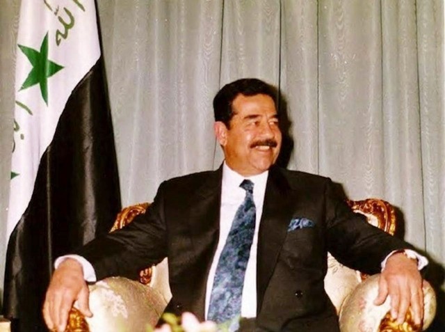 萨达姆公开处决时间,萨达姆在开战前3小时开会视频