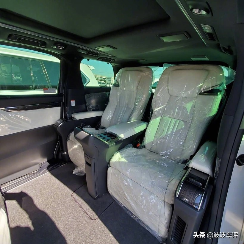 雷克萨斯LM售价公布，推出两款车型，价格分为116.6万和146.6万