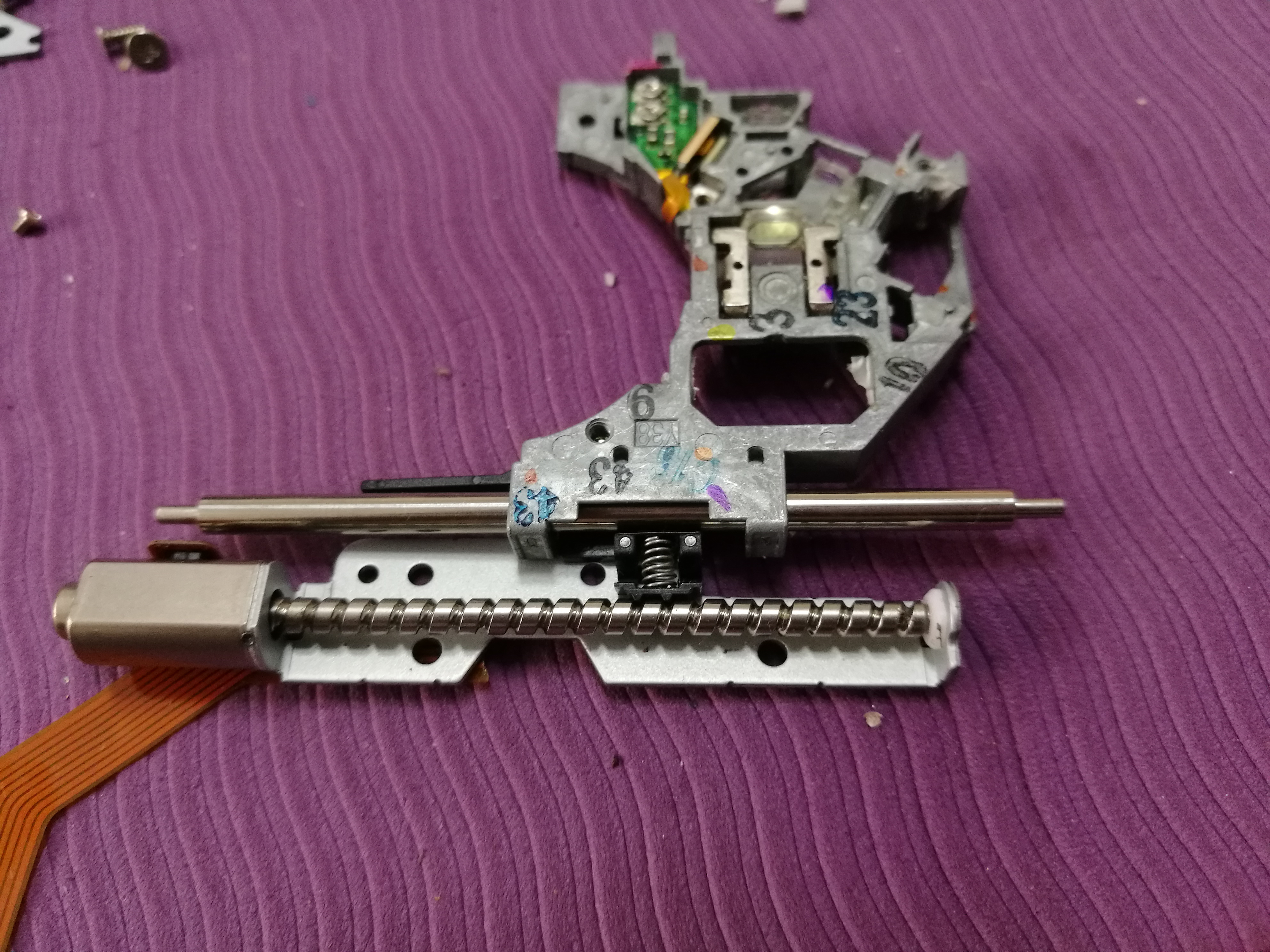 外置光驱拆解,废弃台式机光驱拆除图片