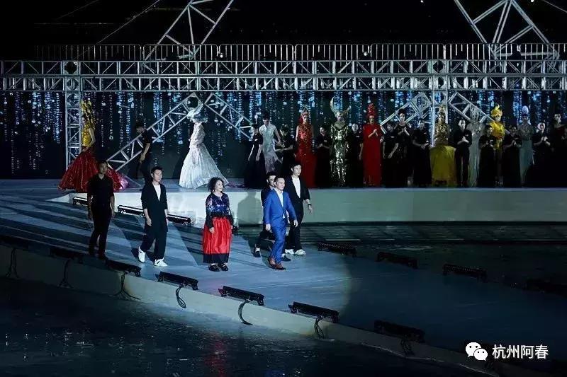 超百图再现2018年服装圈内那三十道靓丽风景……