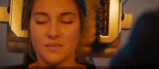 疫情像《分歧者》里的血清，在恐惧面前该如何选择？