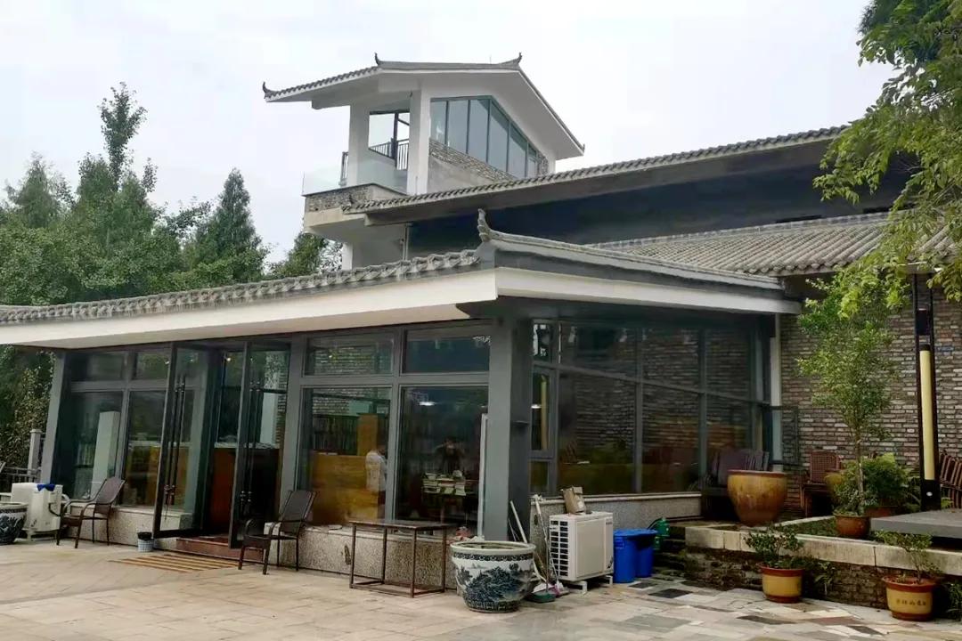 这个老舒很“痴”书！