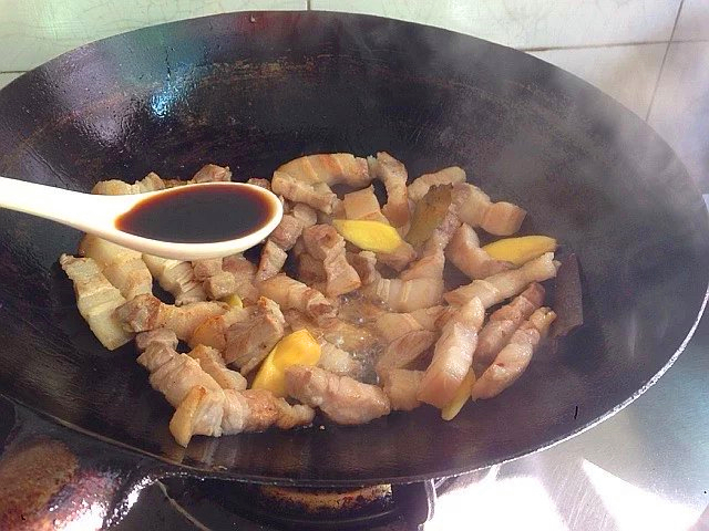 老笋烧肉的家常做法,鲜笋炒肉春日里最爱的一道菜