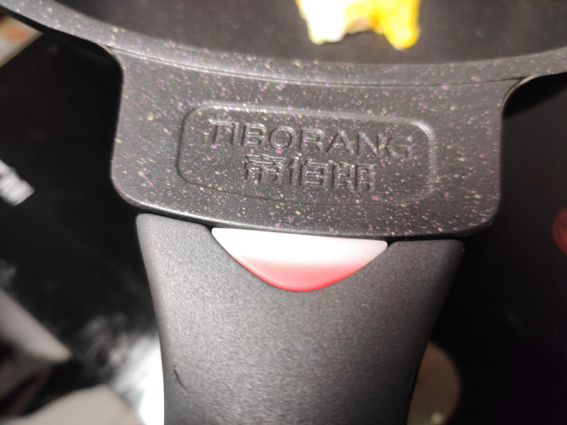 厨房空间开拓者---英国帝伯朗不粘锅，享受生活中美食的冲击