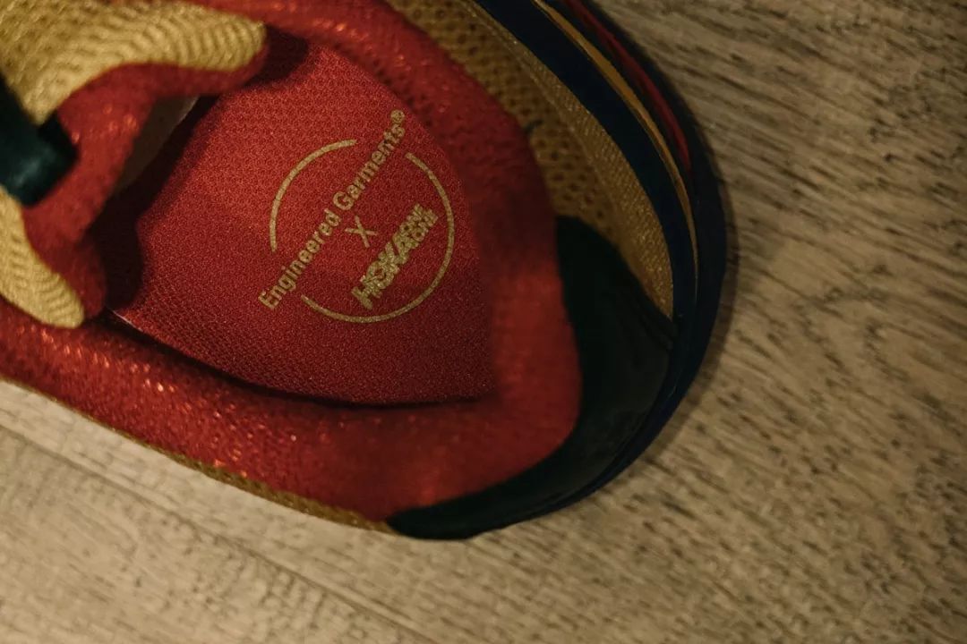 yeezy鞋子买大一点,yeezy最新发布篮球鞋